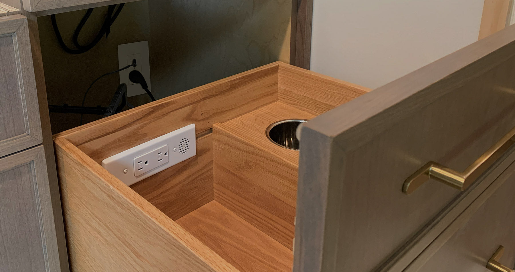 safety interlock outlet for vanity drawer
